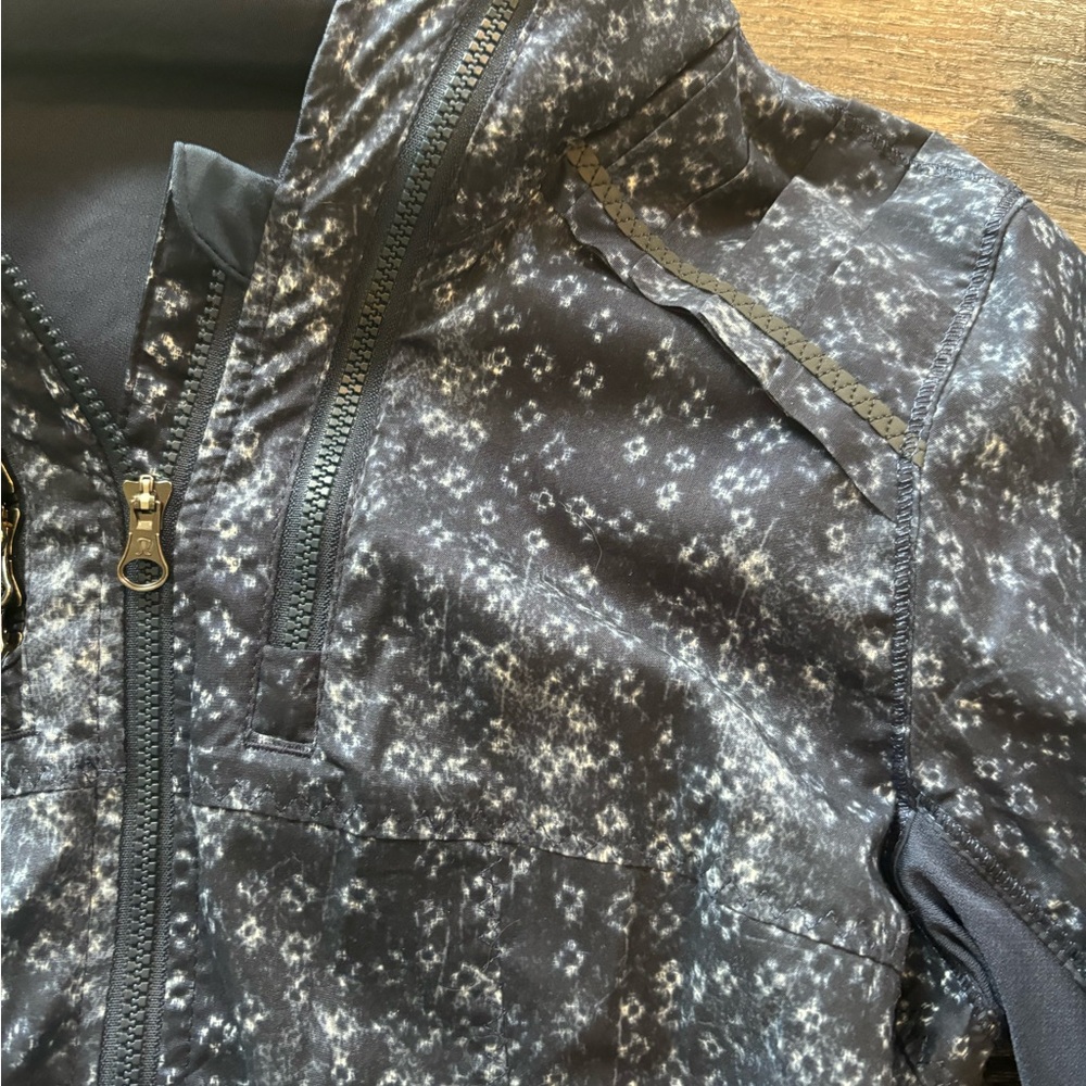 Lululemon Navy Patterned Jacket - image 4